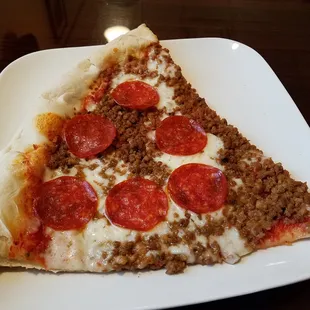 sausage and pepperoni = rather bland