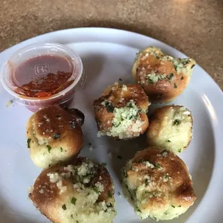 6 Piece Garlic Knot