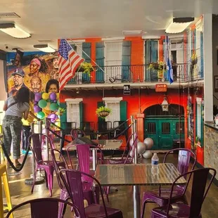 Great decor, very New Orleans vibe!!