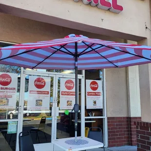 the outside of the restaurant