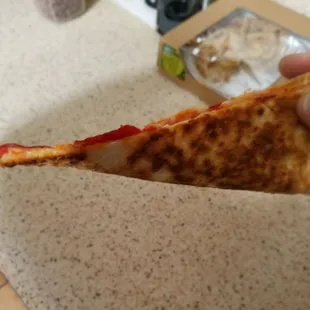 Foldable pizza slice with no droop option... it folds without bending. Good characteristic of NY style pizza