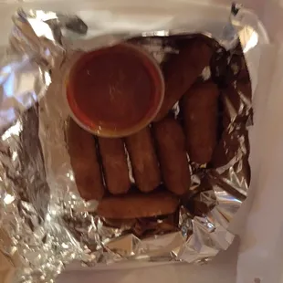 Mozzarella sticks, a side order. It's decent, but the cheese was too thick to enjoy. (4/23/2017)