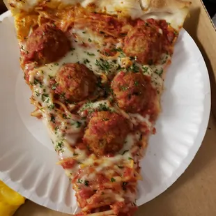 Spaghetti and meatballs pizza. Effing delicious!