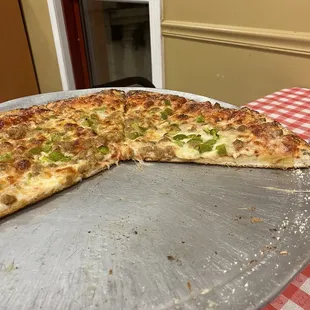 Large sausage and green pepper pizza