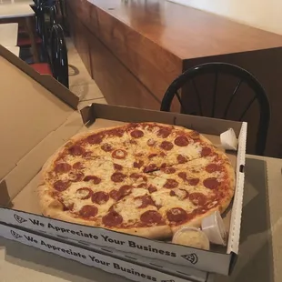 New York Style Pizza - Pepperoni