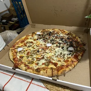 2&apos; pizza!! Crazy big and crazy delicious