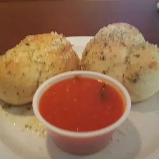 Garlic Bread Knots with sauce