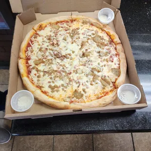 Sal&apos;s Sausage, Meatballs, Mushroom, Chicken Pizza