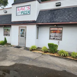 Sal&apos;s Pizza Portsmouth