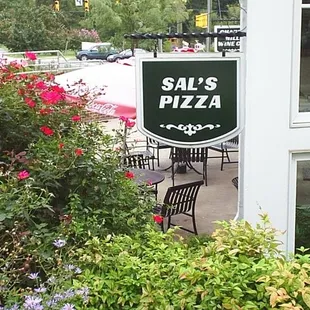 Sal&apos;s Pizza