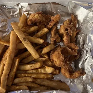5 tender and fries combo. Terrible. Dry slivers of chicken with fries that taste like swampy cardboard. Trash trash trash.
