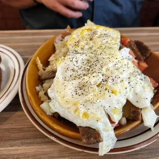 a plate of breakfast food