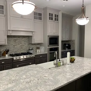 Backsplash: Zodia Interlocking 

Countertop: Summer Hill Quartz