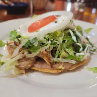 Carnitas tostada