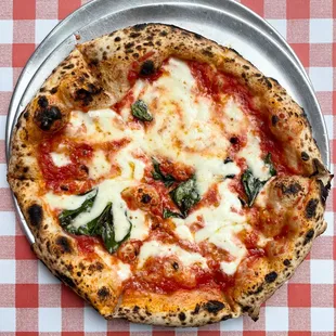 Lunch Special 1 margherita pizza 1 soda