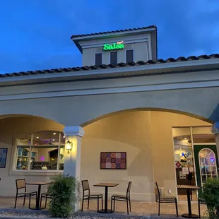 the outside of the restaurant