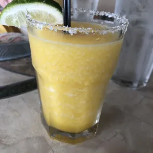 Frozen mango margarita