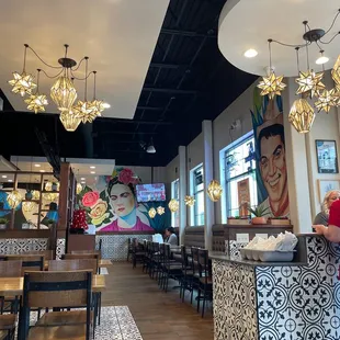 Indoor/outdoor seating, full bar.