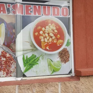 Me gusta venir por du cafe con canela mmm Pero hoy no me por el drive thru.  Pregunta si le ponian  la cream she said no