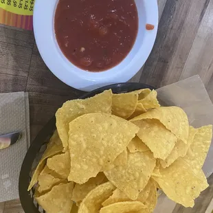 8521 These chips are so good because they are crunchy and hold up to dipping, not thin and break like other places