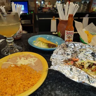 Margarita,, street taco, beans and rice and one hard taco... everything was delicious... I would  go back for seconds...