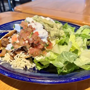 Crispy tacos with grilled chicken