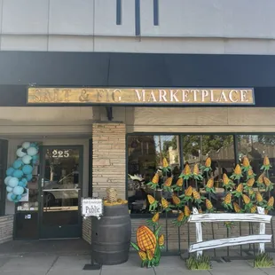 A gourmet shop for the foodie and entertainer