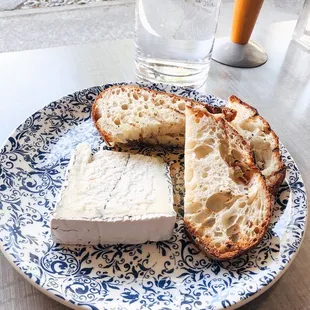 &apos;Hombolt Fog&apos; cheese plate w/ peppered honey