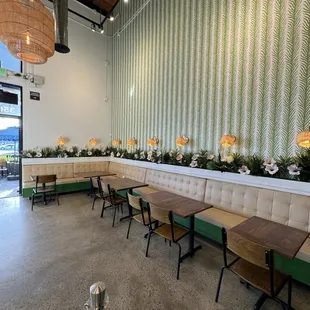 sushi and sashimi, interior