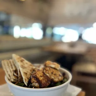 Jewel salad with salmon