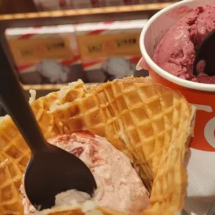 Strawberry balsamic black pepper in a waffle cup.... and Marionberry... both 1 scoop