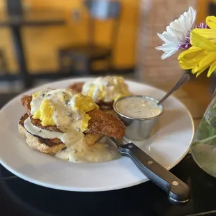 Biscuits &amp; Gravy w/Fried Chicken