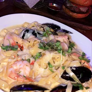 Seafood Alfredo