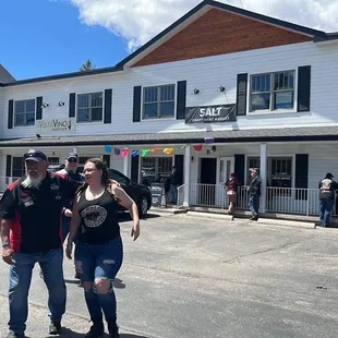 STidfied people getting done eating lunch