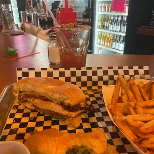 What's we still not to love! Great bartender! Good food. The chicken sandwich and burgers. Side of fries yummy. Michelle is the best!