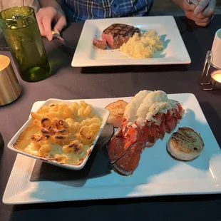 We started with a delicious field green salad. The filet mignon and the garlic mash, lobster tails, scallops, and macaroni and cheese.