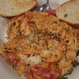 Cajun Shrimp and Scallop Pasta