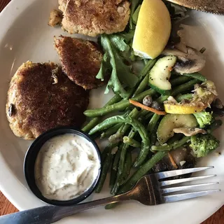 Crab Cakes Lunch Plate