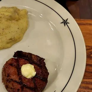 Filet and mashed potatoes