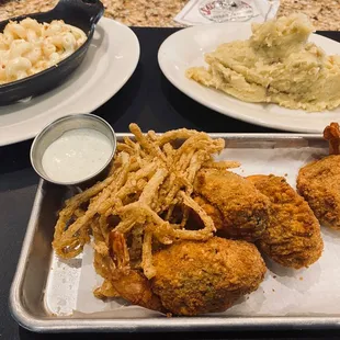 food, chicken wings and fried chicken