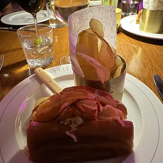 Saltie Girl Lobster Roll (HOT)