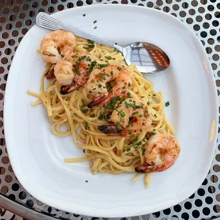 Linguine Pasta with grilled wild gulf prawns and black truffle cream chives