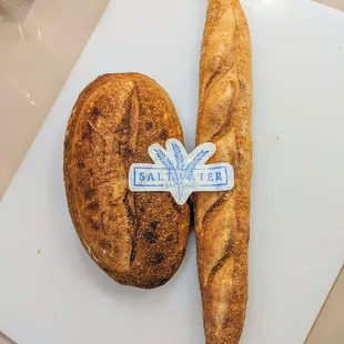 Baguette &amp; Country Bread