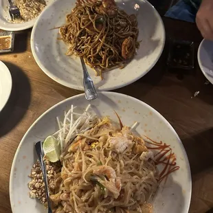 Chicken pad Thai and shrimp Lomein