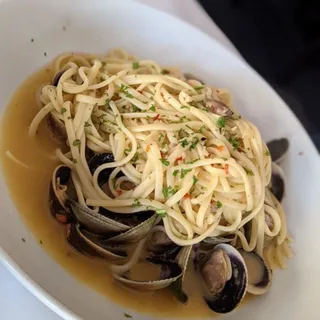 Little Neck Clams Linguine