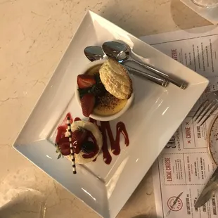 Cheesecake and creme brûlée