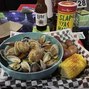 Spicy clams w/potatoes and ice cold corn