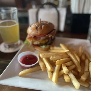 Salud Classic Burger w/ Summer Ale Beer