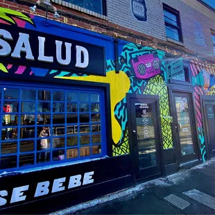 the outside of a restaurant