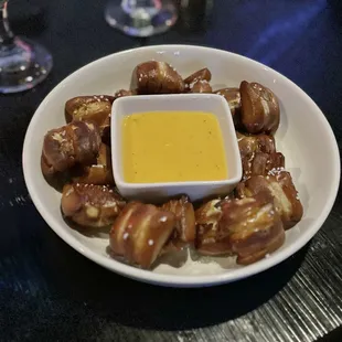 Soft Pretzels &amp; Beer Cheese Fondue